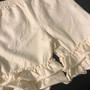 Cream “Pearls & Piggytails girls shorts